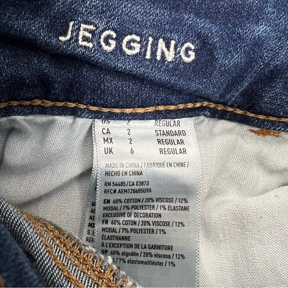 American Eagle Jegging Jeans Size 2 Dark Wash Stretch Released Frayed Hem - Picture 4 of 5